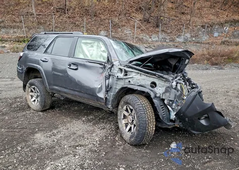2020 Toyota 4Runner Sr5/Sr5 Premium z USA, uszkodzony, nr VIN JTEBU5JR7L5818397